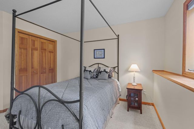 1711 Little Crow Drive, South Saint Paul, MN 55075