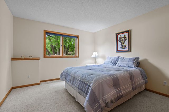 1711 Little Crow Drive, South Saint Paul, MN 55075