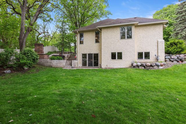 1711 Little Crow Drive, South Saint Paul, MN 55075