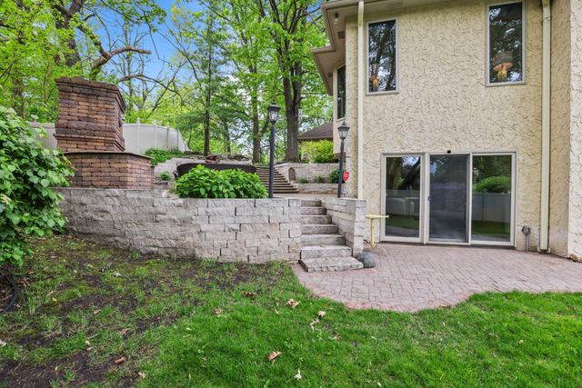 1711 Little Crow Drive, South Saint Paul, MN 55075