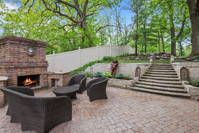 1711 Little Crow Drive, South Saint Paul, MN 55075