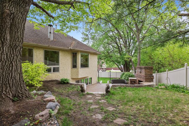 1711 Little Crow Drive, South Saint Paul, MN 55075