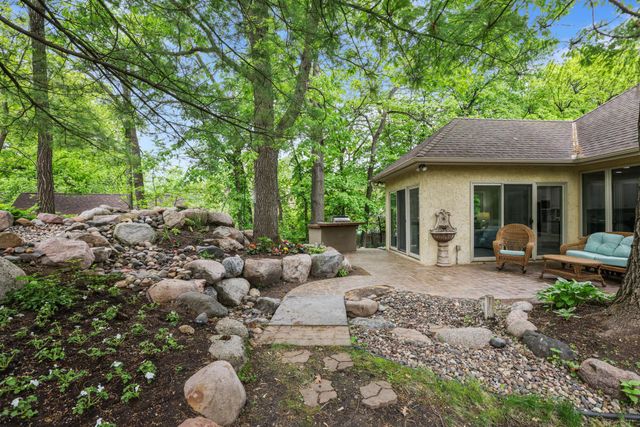 1711 Little Crow Drive, South Saint Paul, MN 55075