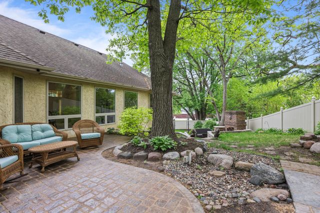 1711 Little Crow Drive, South Saint Paul, MN 55075