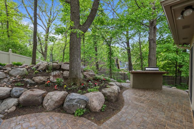 1711 Little Crow Drive, South Saint Paul, MN 55075
