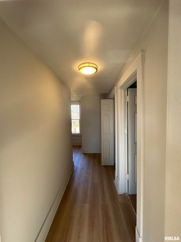 823 W NOWLAND Avenue, Peoria, IL 61604