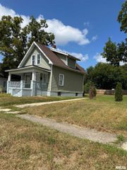 823 W NOWLAND Avenue, Peoria, IL 61604