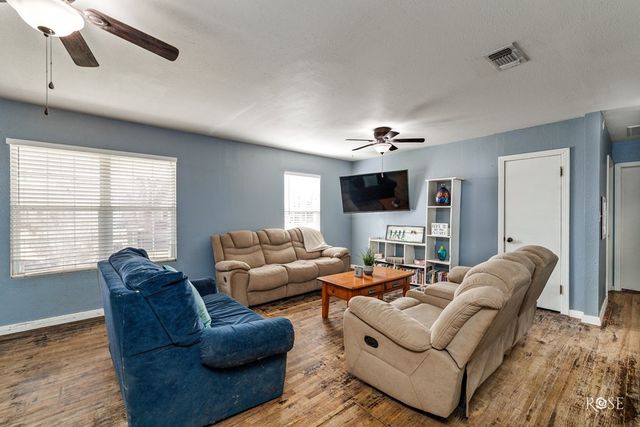 408 Murrell Avenue, Ballinger, TX 76821