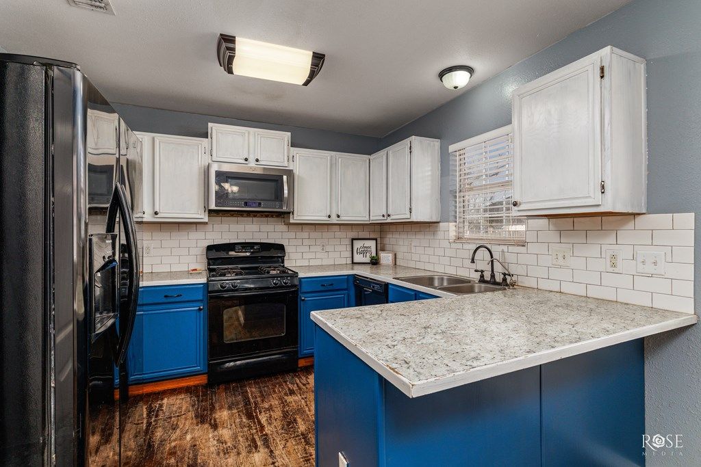 Image 12 of property listing at 408 Murrell Ave, Ballinger, TX 76821