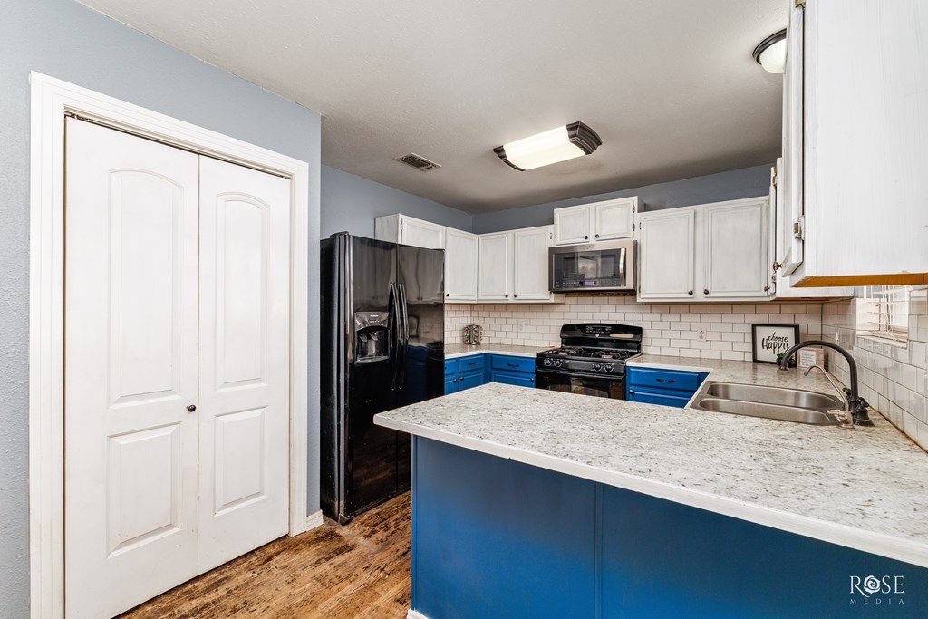 Image 13 of property listing at 408 Murrell Ave, Ballinger, TX 76821