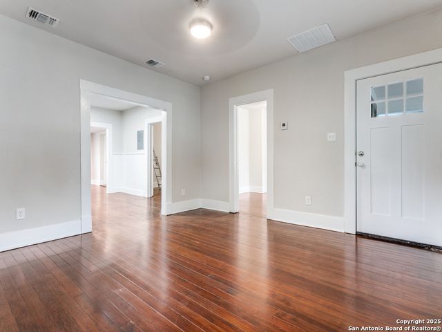 1035 W Elsmere, San Antonio, TX 78201