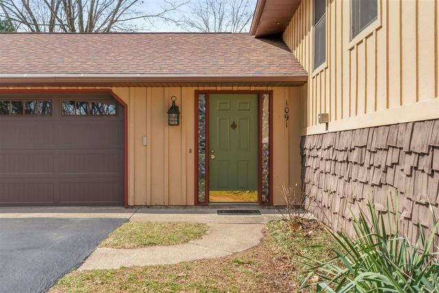 1091 Josiane Drive, Kalamazoo, MI 49009