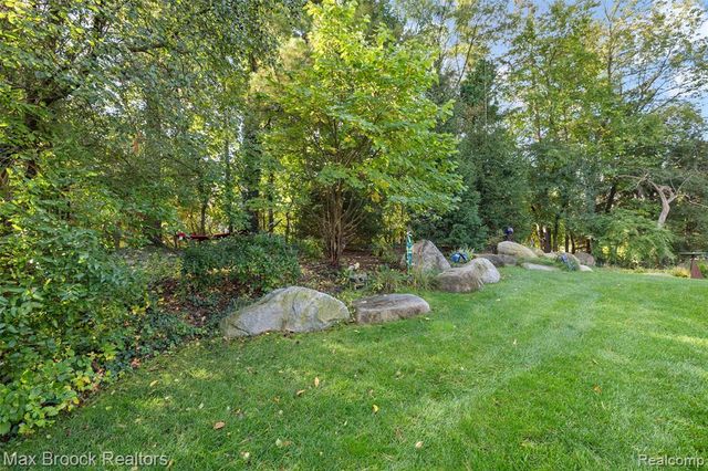 3673 York Court, Bloomfield Hills, MI 48301