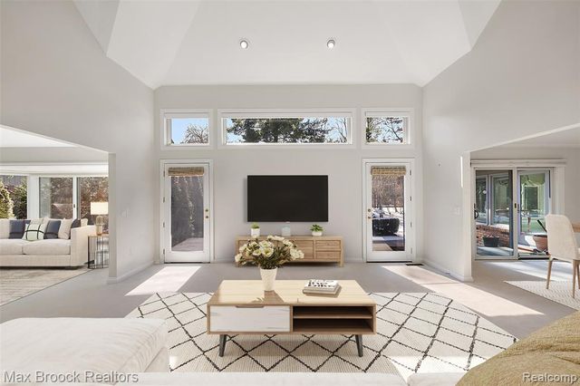 3673 York Court, Bloomfield Hills, MI 48301
