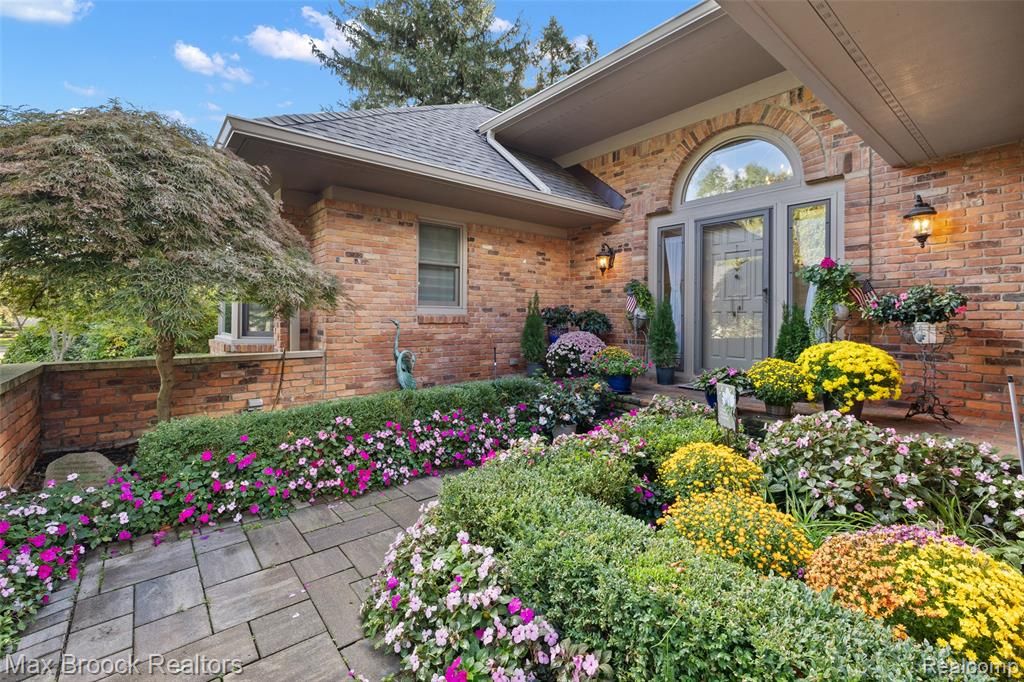 3673 York Court, Bloomfield Hills, MI 48301