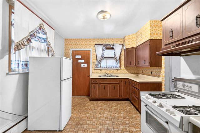 19 Hill St, Monongahela, PA 15063