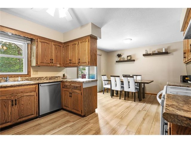7908 37th Avenue N, New Hope, MN 55427