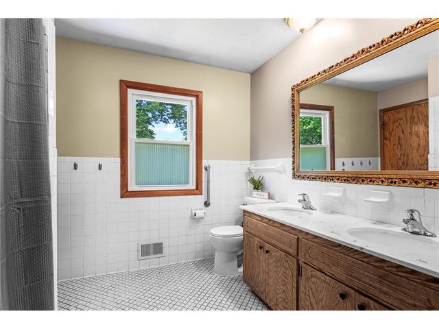 7908 37th Avenue N, New Hope, MN 55427