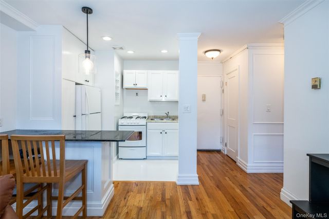 2221 Palmer Avenue 3D, New Rochelle, NY 10801