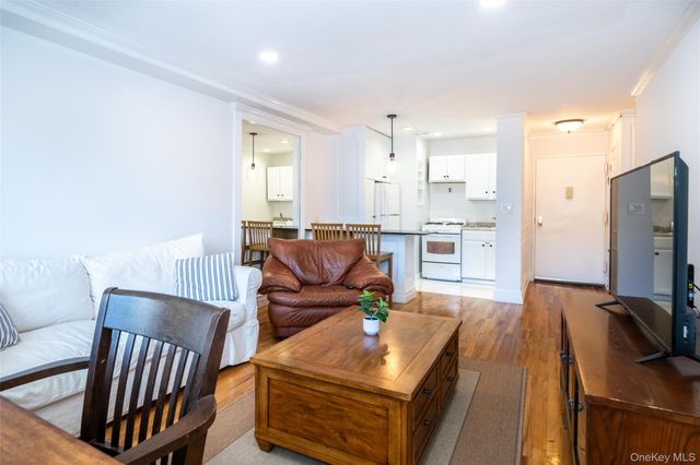 2221 Palmer Avenue 3D, New Rochelle, NY 10801