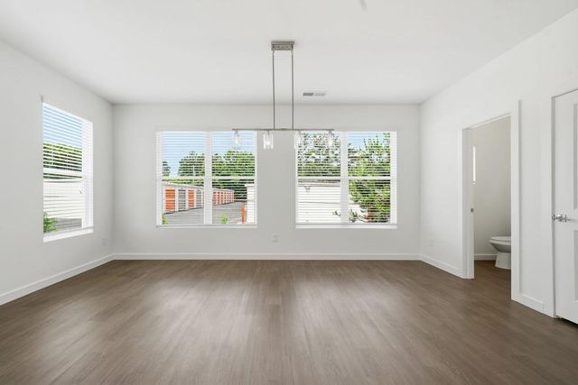 1096 Glen Opal Drive, Decatur, GA 30032