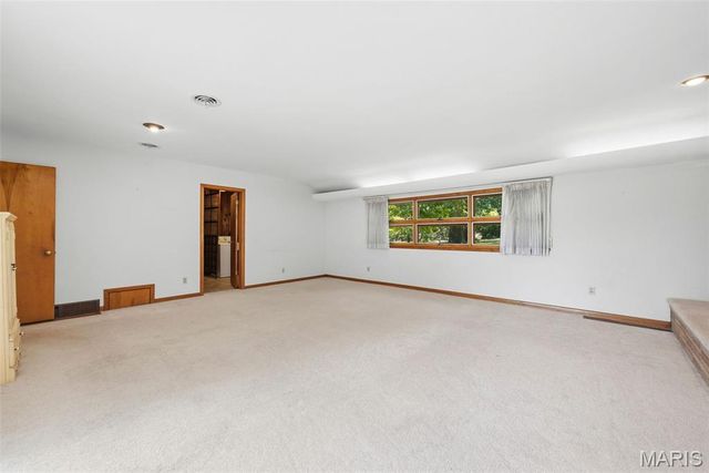 1310 Hollins Drive, St Louis, MO 63135