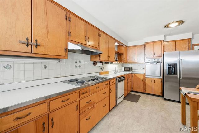 1310 Hollins Drive, St Louis, MO 63135