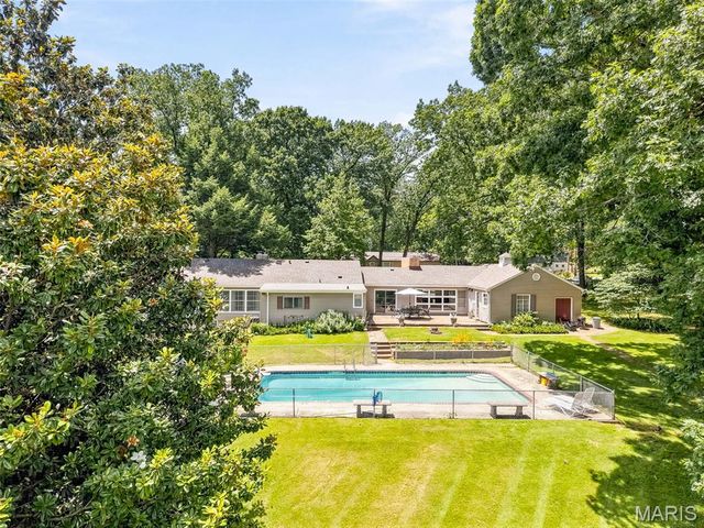 1310 Hollins Drive, St Louis, MO 63135