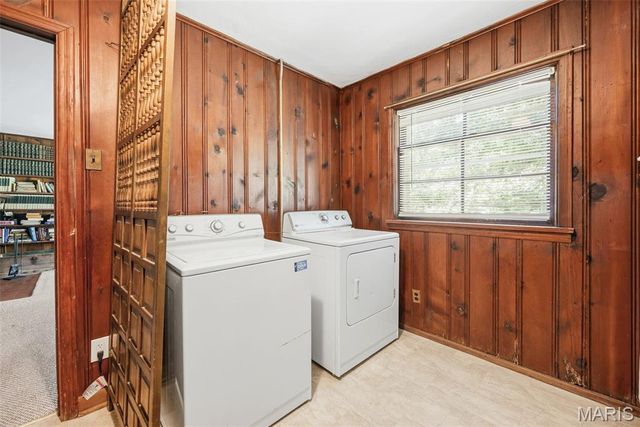 1310 Hollins Drive, St Louis, MO 63135