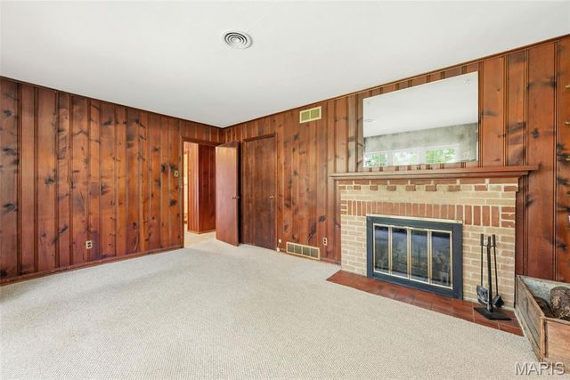 1310 Hollins Drive, St Louis, MO 63135