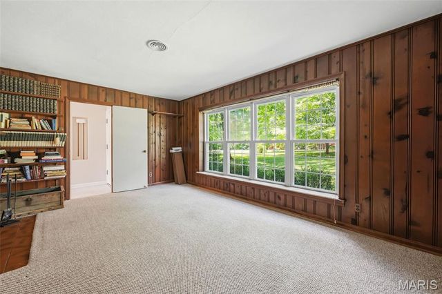 1310 Hollins Drive, St Louis, MO 63135