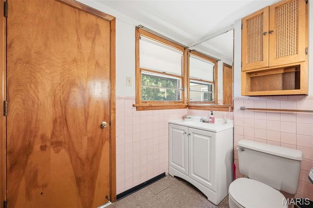 1310 Hollins Drive, St Louis, MO 63135