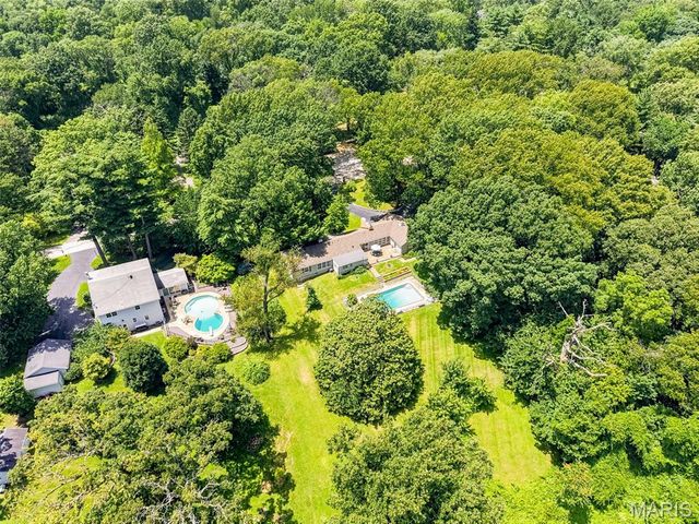 1310 Hollins Drive, St Louis, MO 63135