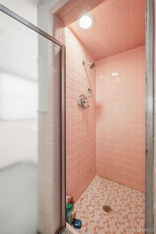 1310 Hollins Drive, St Louis, MO 63135