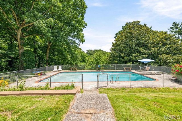 1310 Hollins Drive, St Louis, MO 63135
