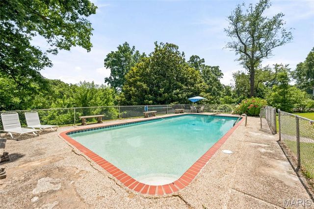 1310 Hollins Drive, St Louis, MO 63135
