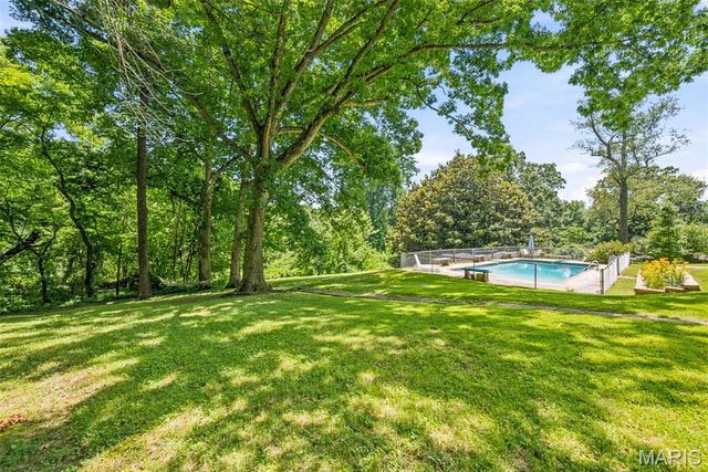 1310 Hollins Drive, St Louis, MO 63135