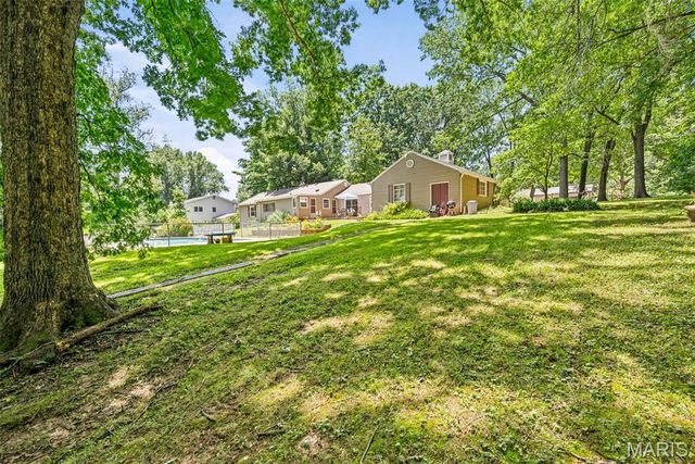 1310 Hollins Drive, St Louis, MO 63135