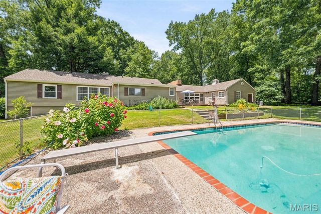 1310 Hollins Drive, St Louis, MO 63135