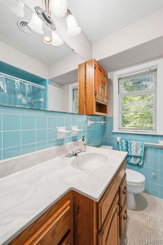 1310 Hollins Drive, St Louis, MO 63135