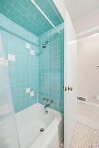 1310 Hollins Drive, St Louis, MO 63135