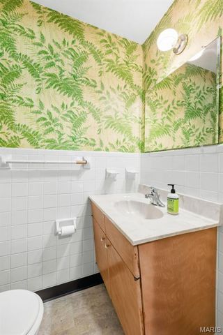 1310 Hollins Drive, St Louis, MO 63135
