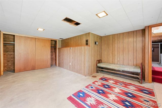 1310 Hollins Drive, St Louis, MO 63135