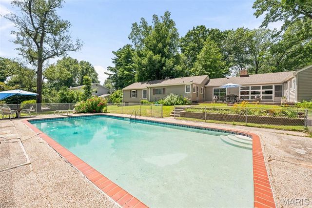 1310 Hollins Drive, St Louis, MO 63135