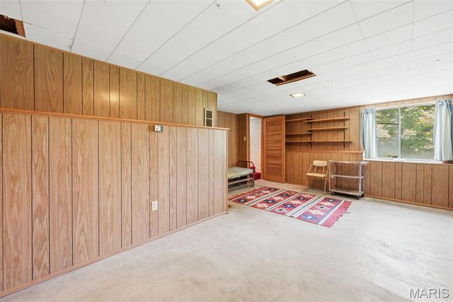 1310 Hollins Drive, St Louis, MO 63135