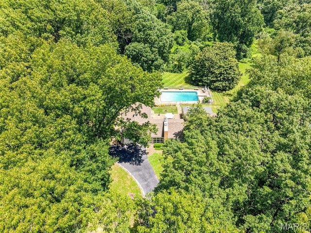 1310 Hollins Drive, St Louis, MO 63135