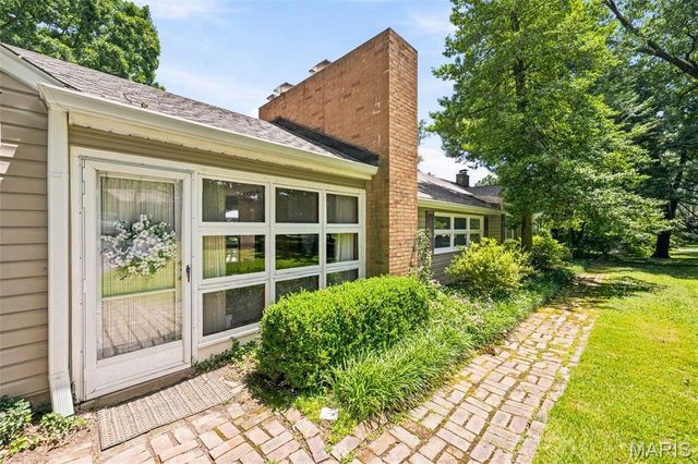 1310 Hollins Drive, St Louis, MO 63135