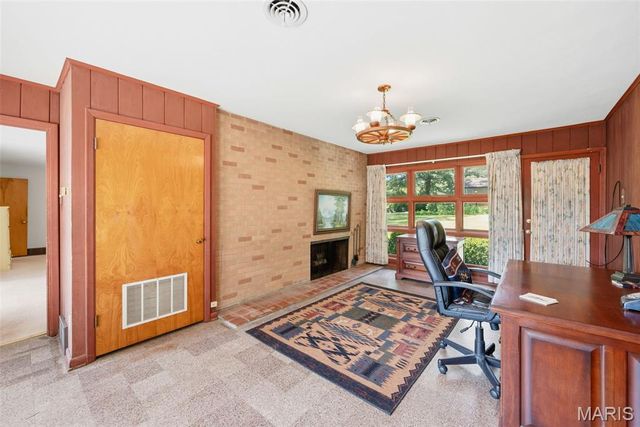1310 Hollins Drive, St Louis, MO 63135