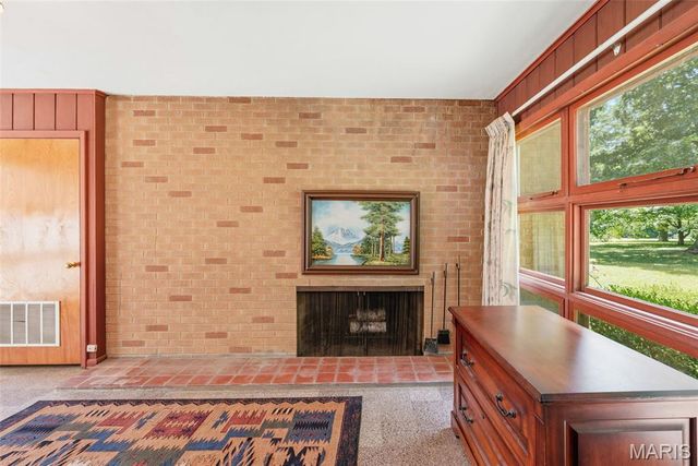 1310 Hollins Drive, St Louis, MO 63135