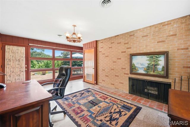 1310 Hollins Drive, St Louis, MO 63135